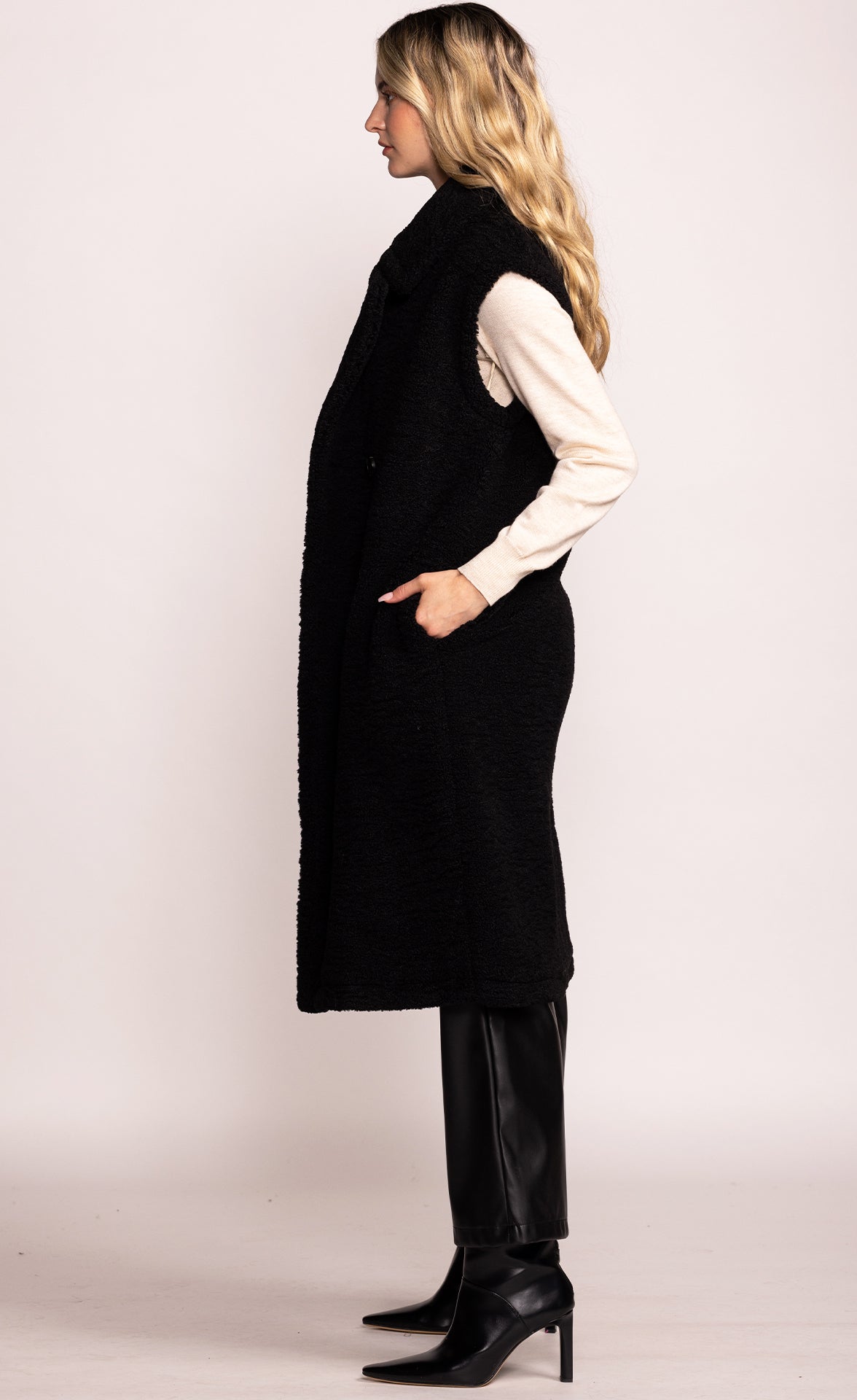 PINK MARTINI The Teddy Vest - Black