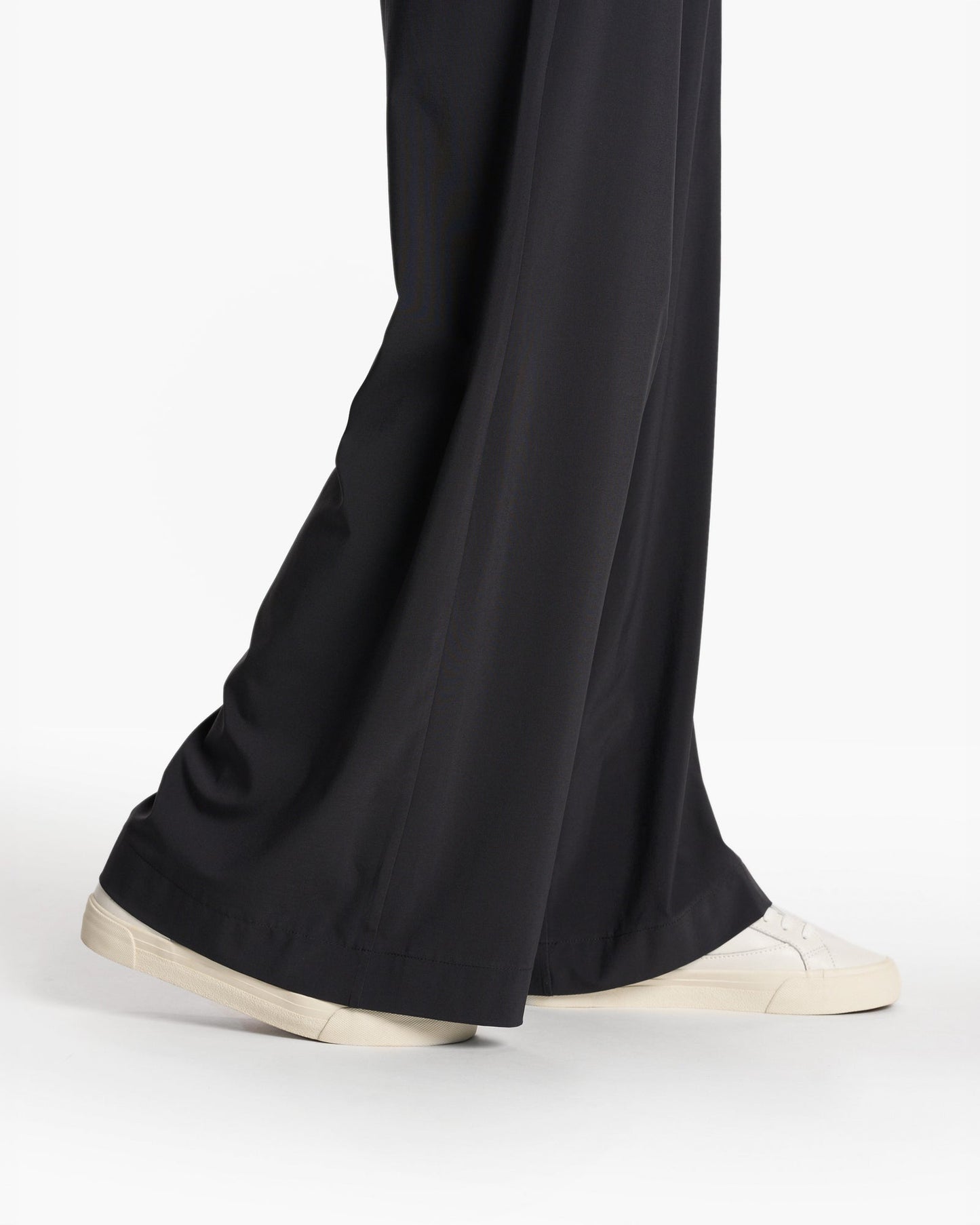VUORI Villa Joggers (Women's) - Black