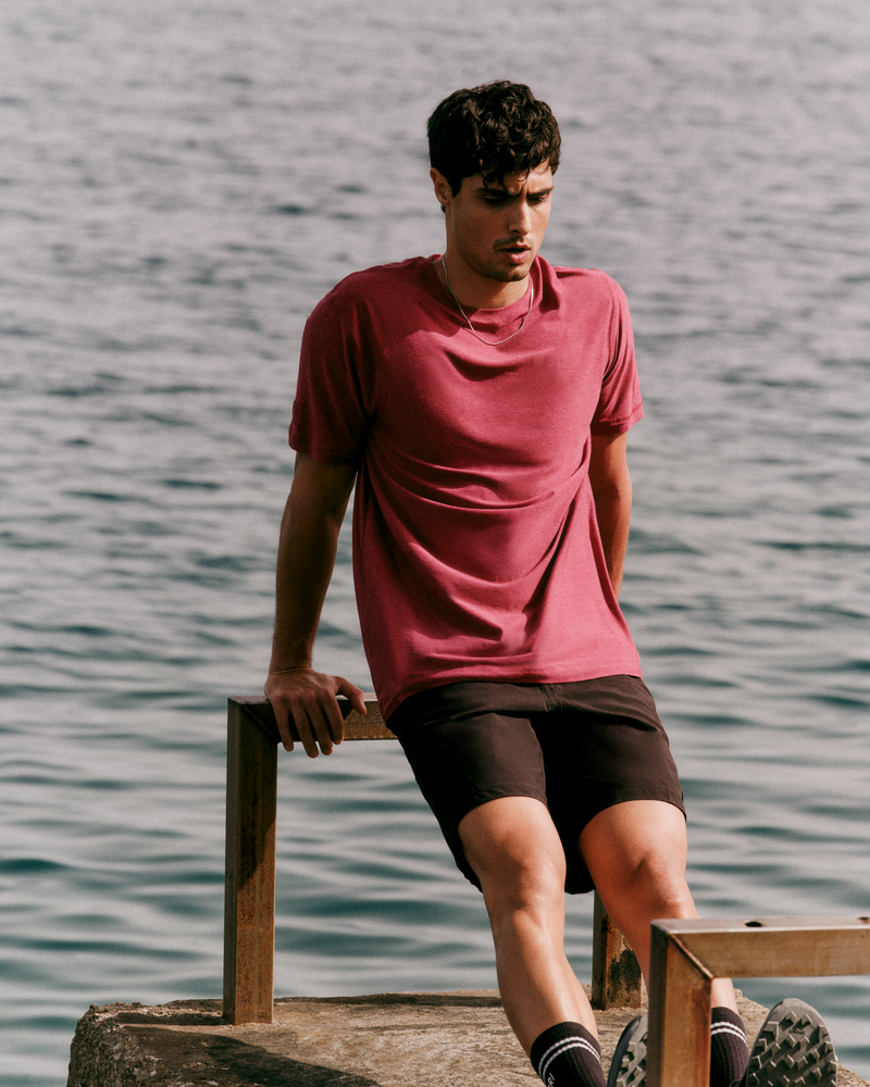VUORI Strato Tech Tee (Men's) - Sour Cherry Heather