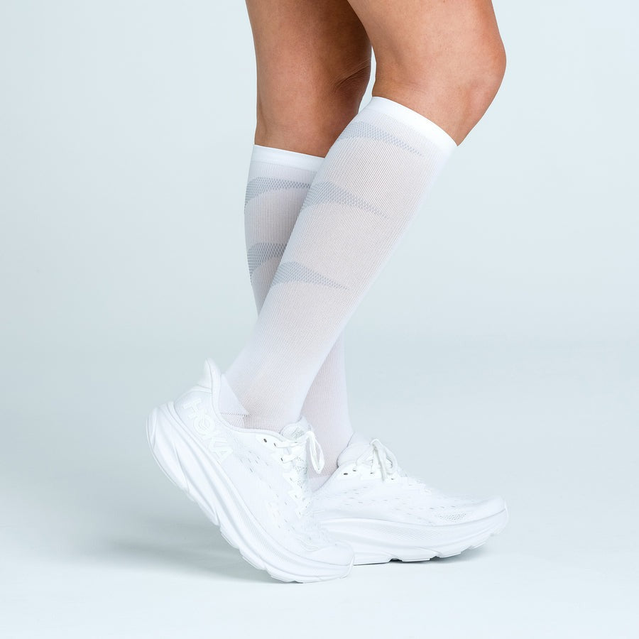 FEETURES Graduated Compression Knee High Crew Sock